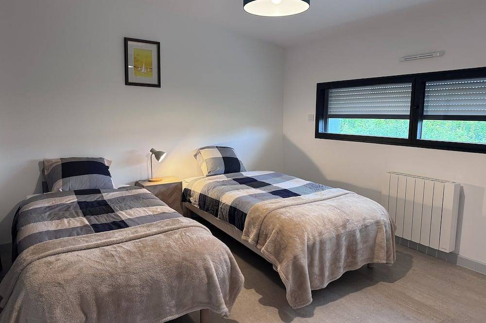 Spacious new home, perfect for families or groups of friends, just 5 minutes from the beach in Gouville-sur-Mer, Coutances und Umgebung