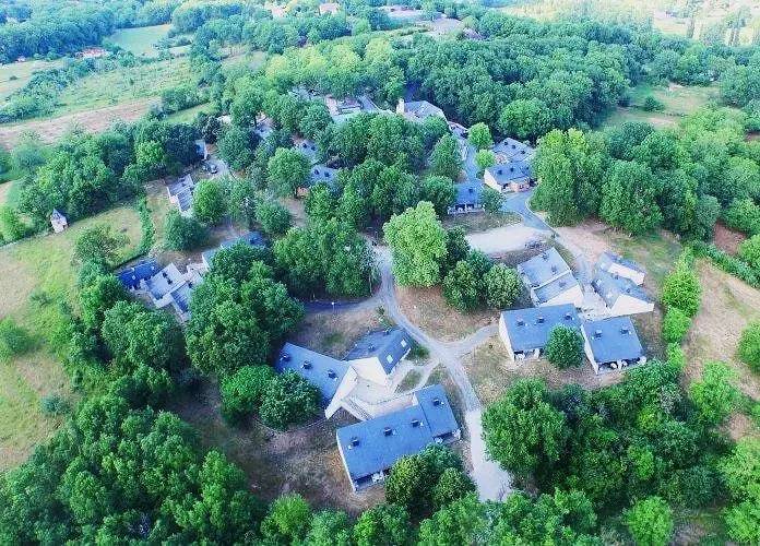 Gîte pour 6 personnes, avec terrasse dans Village de Collonges la Rouge - 3