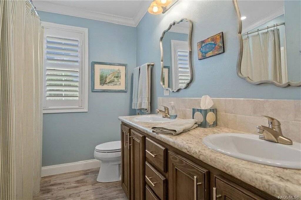 4 bedroom on deep water canal w/ boat dock. Ideal quiet location. 4 kayaks. in Homosassa, Citrus County