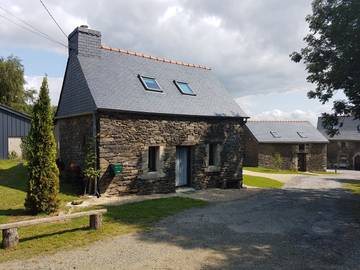 Gîte pour 5 personnes, avec jardin et terrasse à Kergloff