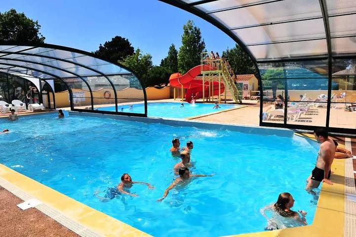 Camping pour 10 personnes, avec Terrasse et Piscine