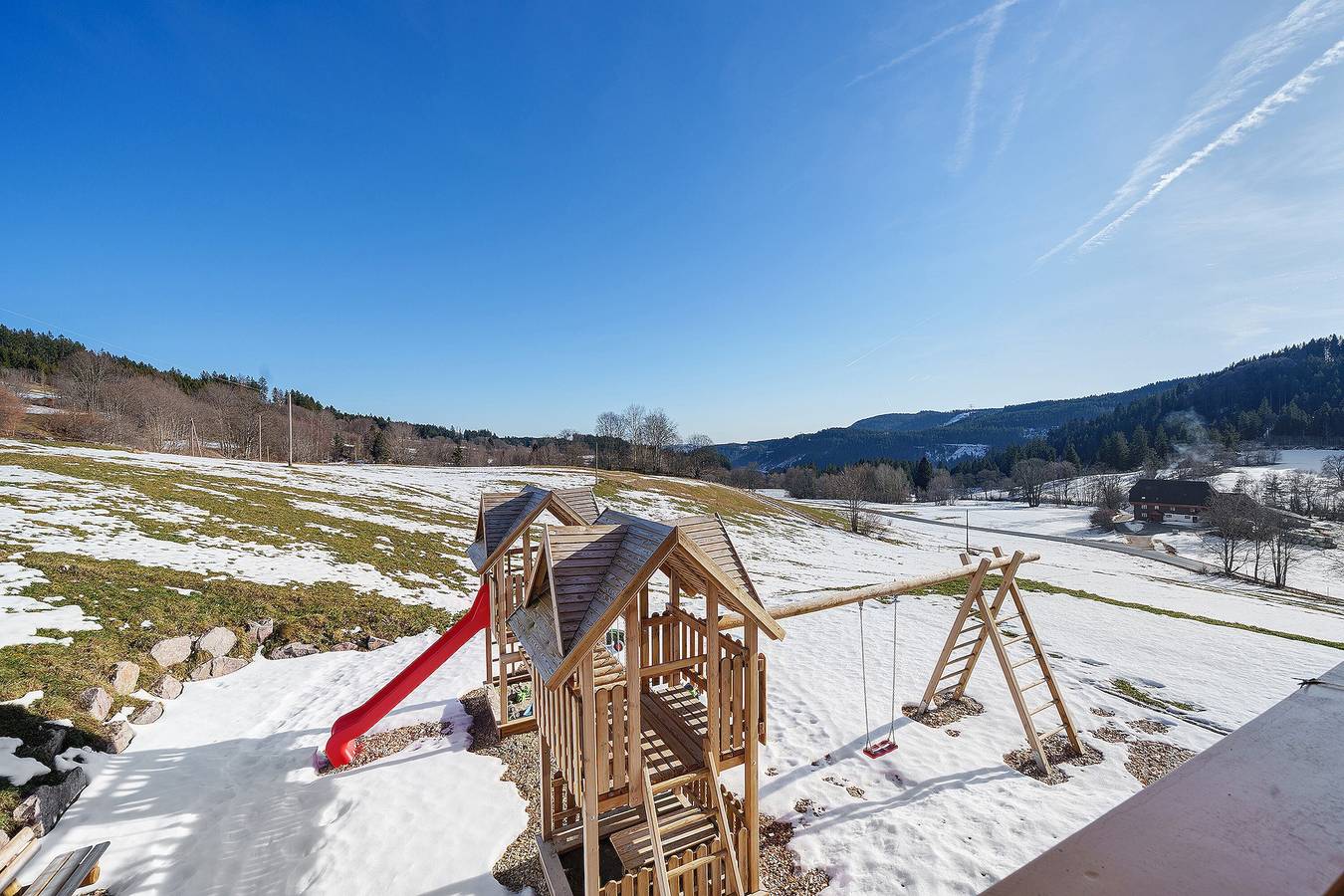 Ganze Wohnung, Ferienwohnung 'Hirtebube' mit Gemeinschaftsgarten, Balkon und Wlan in Lenzkirch, Südschwarzwald