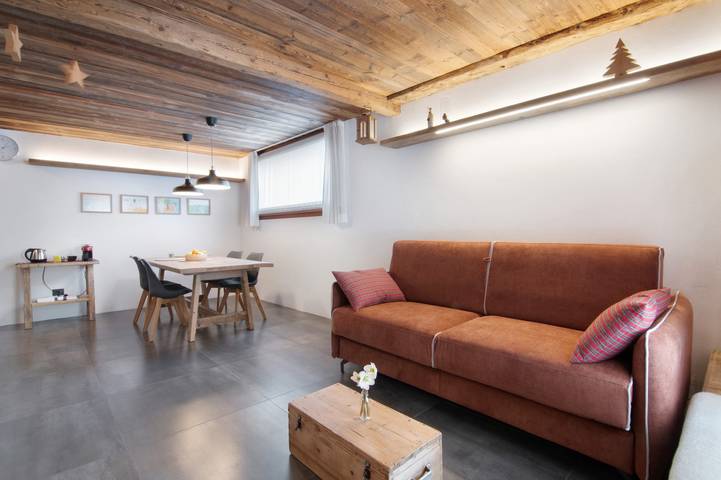 Apartamento inteiro, Apartamento 'Nadia' com vista para o lago, terraço privado e acesso Wi-Fi in Verceia (Village), Verceia