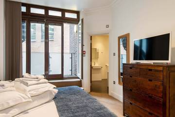 Vacation Rental for 4 Guests in Downtown, London, Picture 3