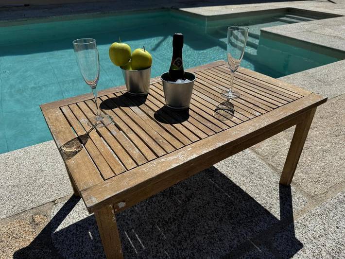Apartamento para 10 personas, con Balcón y Terraza además de Jacuzzi y Jardín en Vilaboa