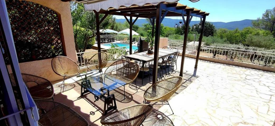 Location de vacances pour 12 personnes, avec jardin ainsi que vue et piscine, adapté aux familles à Carnoules - 2