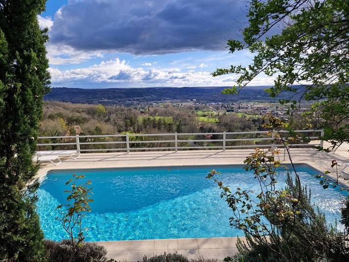 Alojamiento y desayuno para 2 personas, con vistas además de jardín y piscina - 1