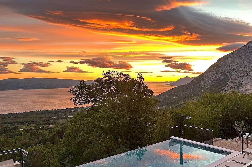 New 2025 - Villa Sarah - Makarska Riviera - infinity pool - privacy in Promajna, Makarska Riviera