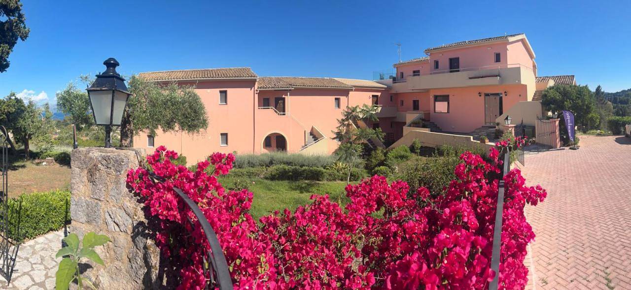 Penelope Apartment Hotel in Dassia, Corfou