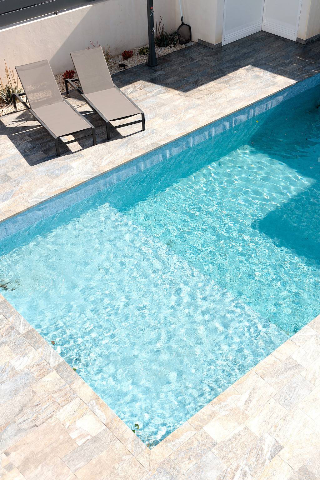 Appartamento intero, Appartamento 'Hera' con piscina condivisa, Wi-Fi e aria condizionata in Fontane Bianche, Cassibile