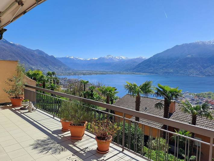 Ferienwohnung für 2 Personen, mit Balkon und Ausblick sowie Seeblick in Locarno