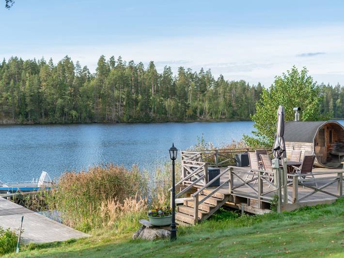 Ferienhaus für 8 Personen, mit Seeblick und Terrasse sowie Garten und Sauna in Östergötland - 2