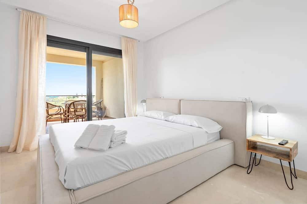 Entire apartment, Beautiful Los Arqueros apartment sea views in Los Arqueros, Benahavís