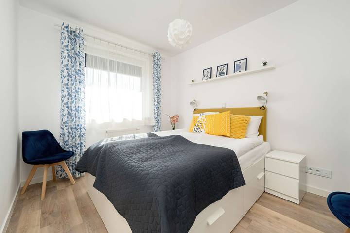 Entire apartment, Modern Apartment for 4 Persons | Parking, Balcony, Remote Work in Wrocław, Lower Silesia