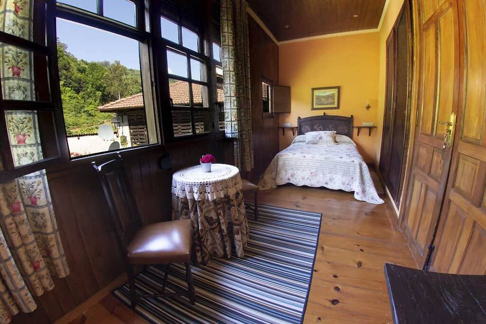La Casona de Belmonte Farmhouse in Belmonte de Miranda, Cordillera Cantábrica