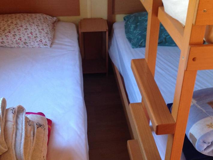 Mobil home pour 4 personnes, avec terrasse et piscine à Estavar - 4
