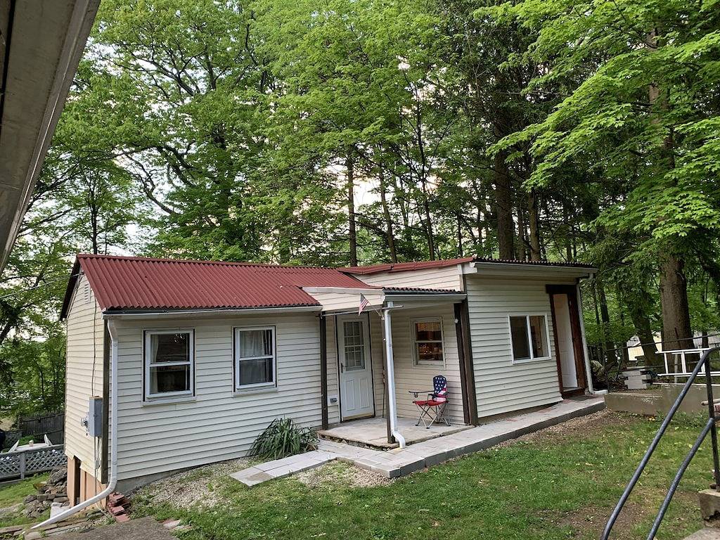 Unforgettable sunset view, on the porch… in Hopatcong, Lake Hopatcong