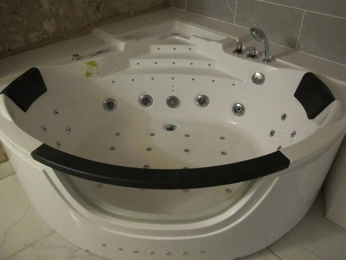 Gîte pour 2 personnes, avec jacuzzi, animaux acceptés à Bourg - 4