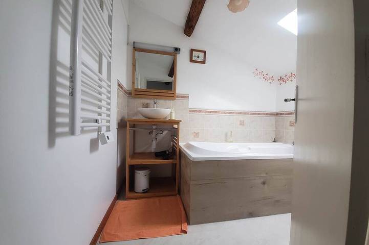 Location de vacances pour 2 personnes, avec jardin, animaux acceptés à Saint-Privat-des-Prés - 3