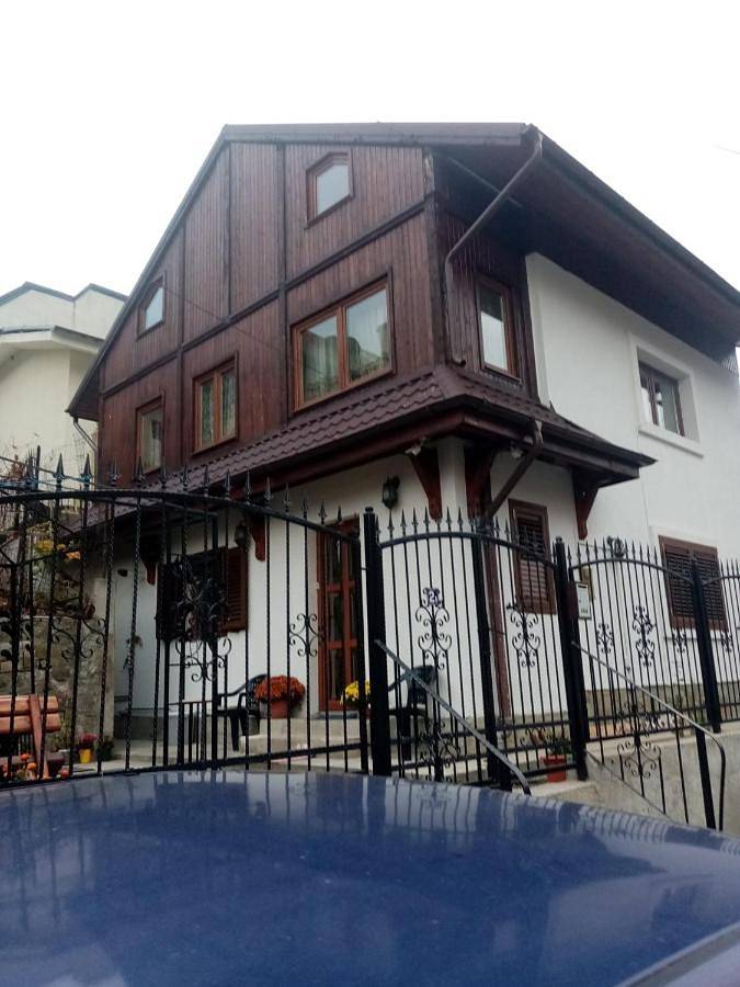 Gîte pour 2 personnes, avec jardin ainsi que terrasse et vue à Sinaia - 2