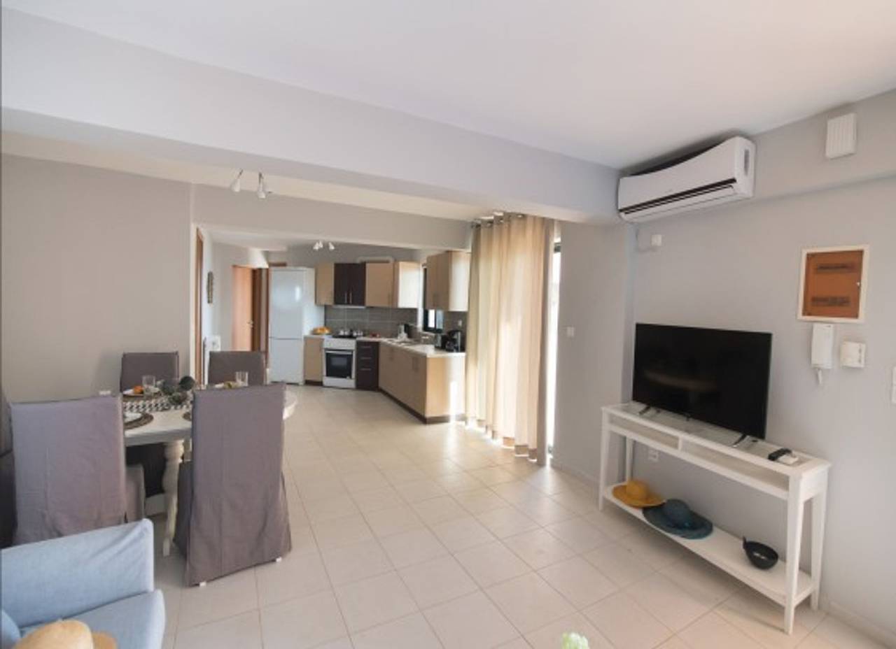 Entire apartment, Pearl Apartment with shared pool in Nikiana, Alexandros