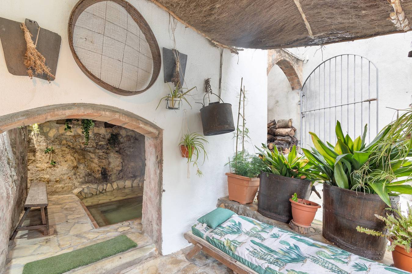 Chalet 'Can Pavet' mit Bergblick, privatem Pool und Wi-Fi in Alt Penedès, Barcelona Binnenland