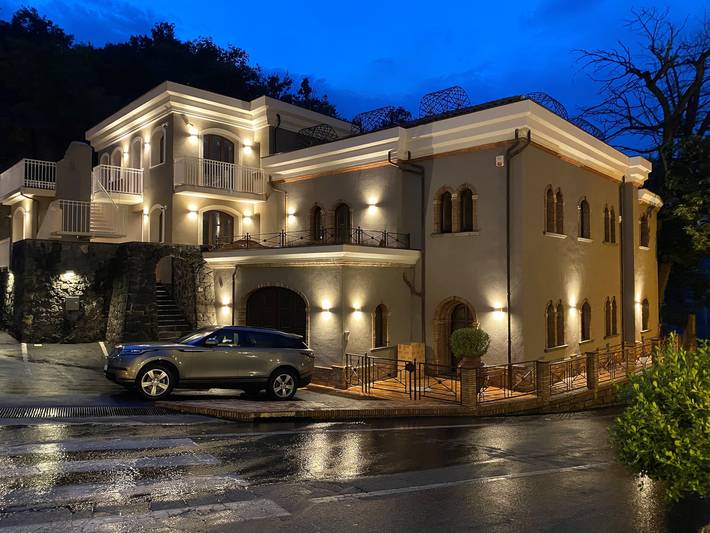 Villa 'Carlotta' con vista mare, Wi-Fi e aria condizionata in Zafferana Etnea, Etna