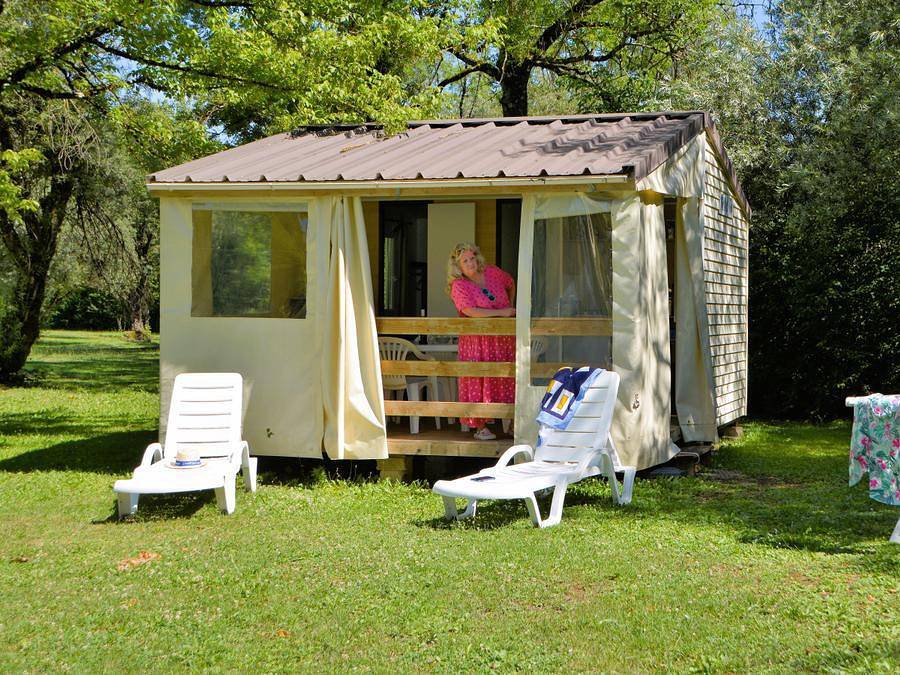 Camping Les Bords de Loue - Mobilhome 5 personnes - Tithome 21m² - 2 chambres - sans sanitaires 5 pers. in Parcey, Jura