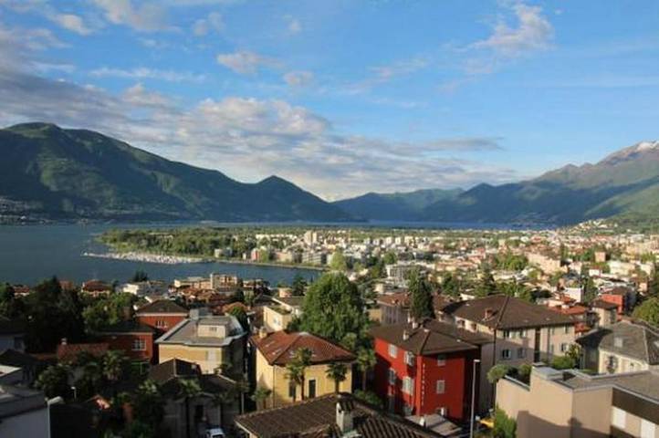 Ferienwohnung für 8 Personen, mit Pool und Terrasse sowie Garten und Sauna in Muralto