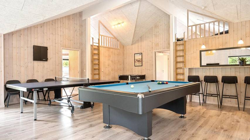 Ferienhaus für 24 Personen, mit Terrasse und Garten sowie Sauna in Henne Strand