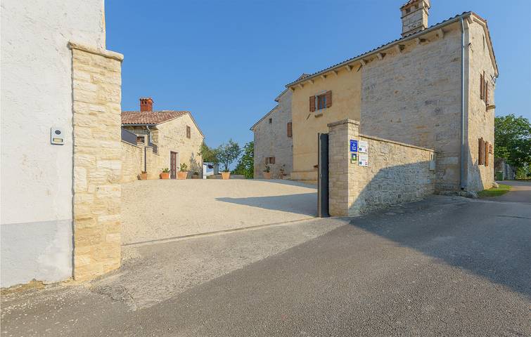 Location de vacances pour 11 personnes, avec sauna et terrasse à Svetvinčenat - 3