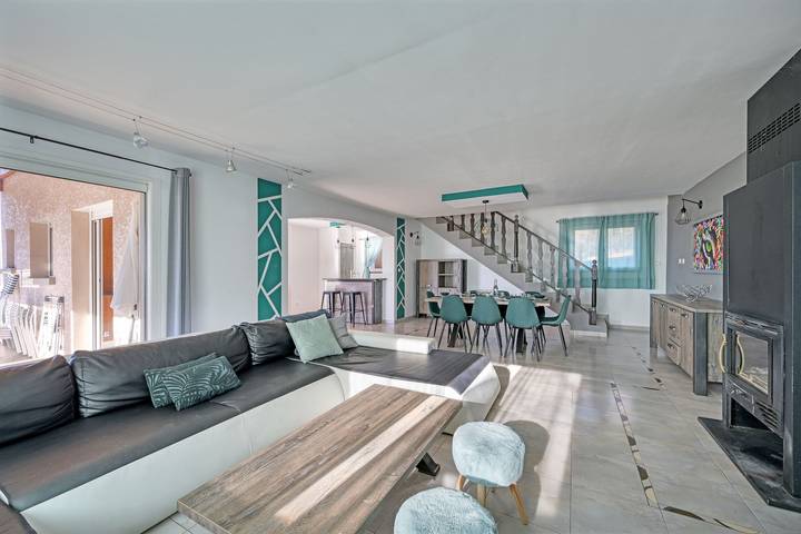 Location de vacances pour 10 personnes, avec balcon ainsi que piscine et jardin à Joyeuse - 2