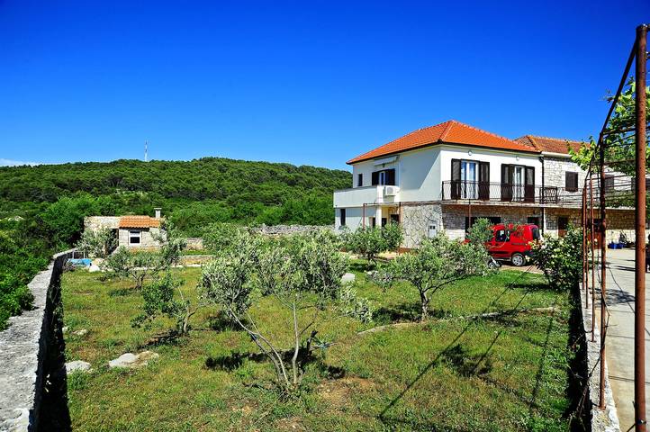 Ganze Wohnung, 2-Zimmer-Ferienwohnung mit Balkon Gornje selo, Solta A-15545-a in Stomorska, Solta