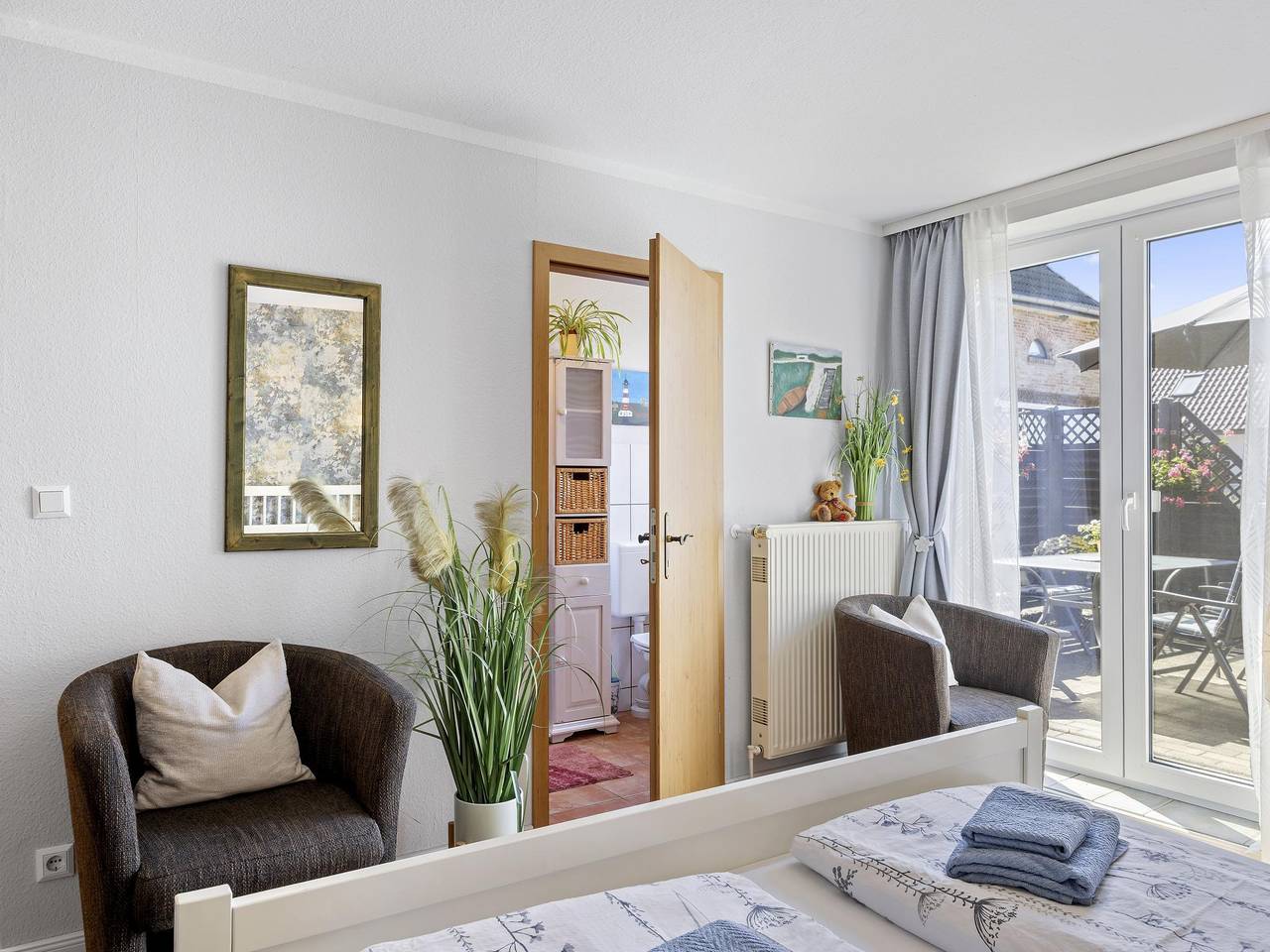 Ganze Wohnung, Strandnahe Ferienwohnung mit Terrasse und Garten in Hohenkirchen, Nordwestmecklenburg (Wismar und Umgebung)