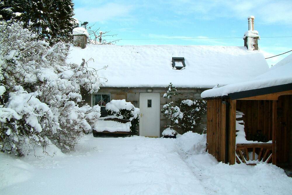 Situated in a Quiet Location With Off-street Parking. Ideal for Couples in Pitlochry, Cairngorms National Park