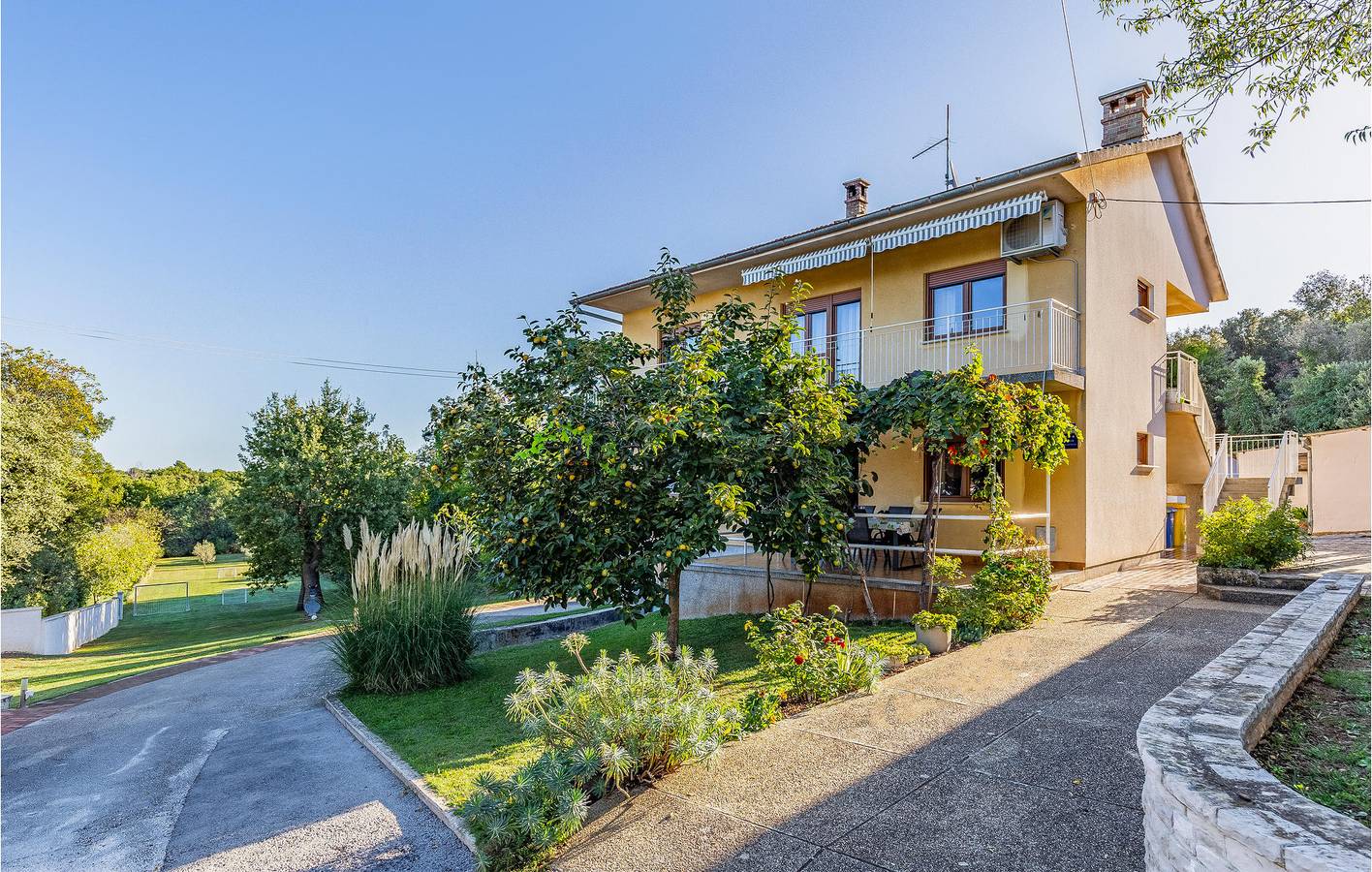 Ganze Ferienwohnung, Ferienwohnung für 6 Personen mit Terrasse in Banjole, Südküste Istrien