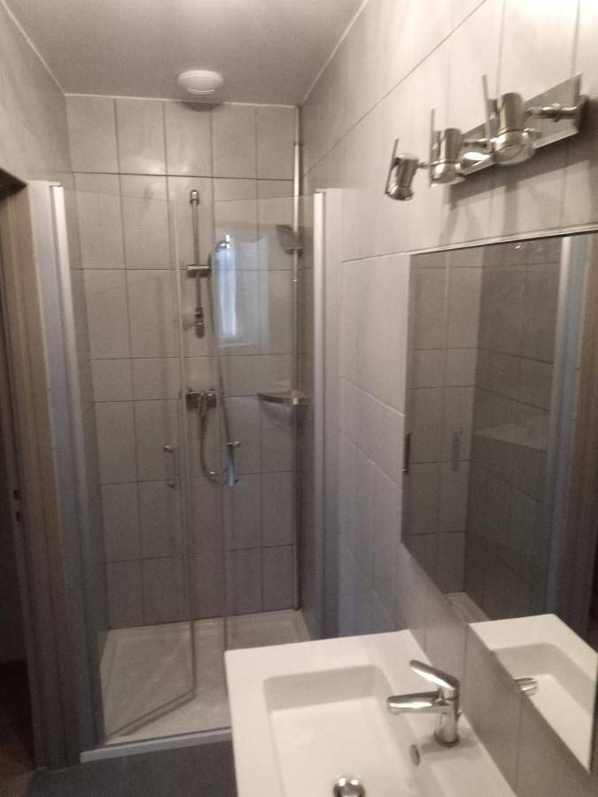 Gîte pour 4 personnes, avec piscine et jacuzzi, animaux acceptés à Oust - 2