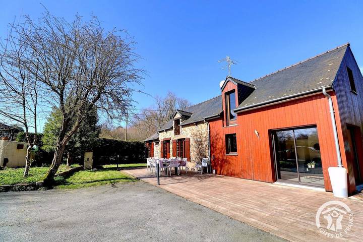 Gîte pour 15 personnes, avec jardin et jacuzzi ainsi que terrasse et sauna en Ille-et-Vilaine
