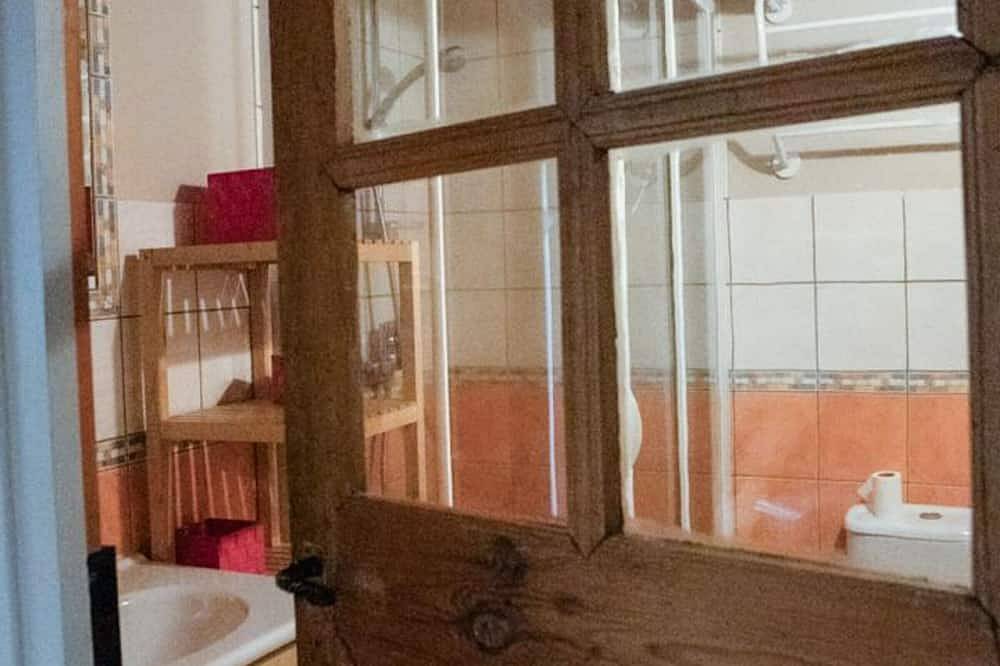 Ferme en Auvergne, terrasse, animaux admis in Saint-Julien-la-Vêtre, Montbrison