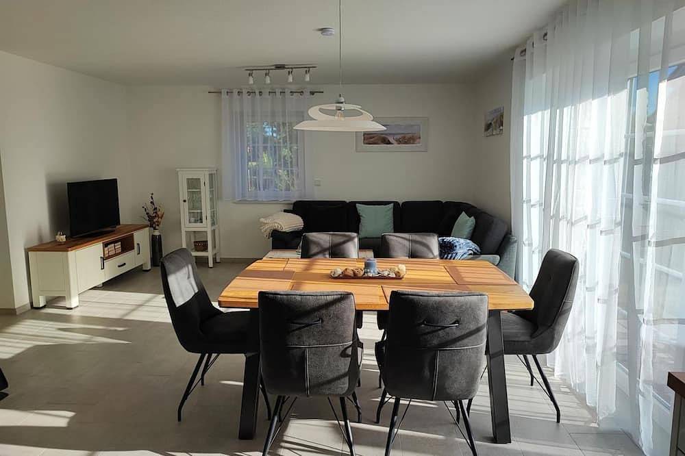 Strandhaus Meeresluft - Hochwertiges 100qm Ferienhaus für 6 Pers. mit Kamin und in Hagermarsch, Landkreis Aurich