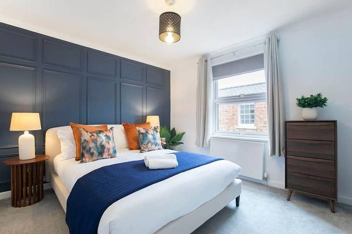 Moderne-Vue sur Rue-Maison-Salle de bain privée in Cheltenham, Gloucestershire