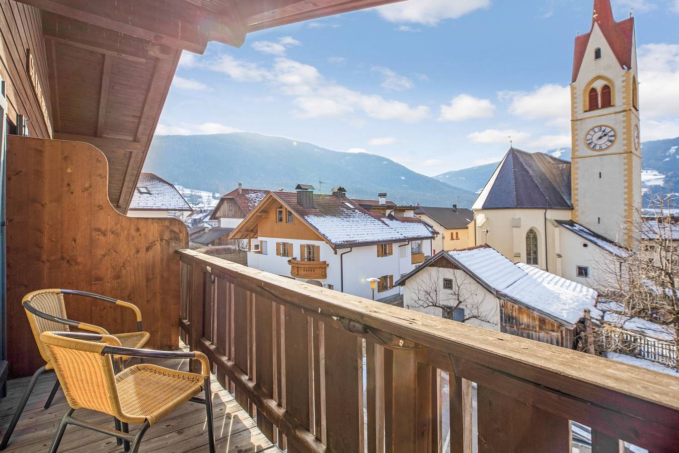 Appartamento intero, Appartamento di vacanza "Kruma - Bankl 2" con vista sulle montagne, Wi-Fi e balcone in Valdaora di Mezzo, Valdaora
