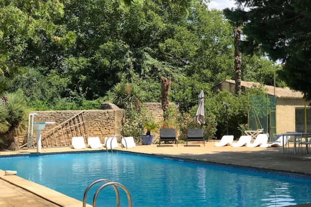 Fully renovated, air-conditioned 18th-century house with large swimming pool in Remoulins, Nimes und Umgebung