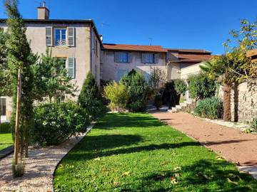 Location de vacances pour 15 personnes, avec jardin à Régny