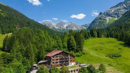 Ferienwohnung für 4 Personen, mit Sauna und Balkon sowie Garten, kinderfreundlich im Kleinwalsertal
