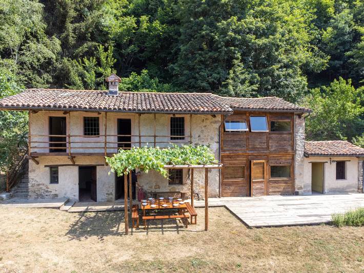 Casa vacanza per 10 persone, con Balcone e Terrazza nonché Giardino e Panorama in Langhe