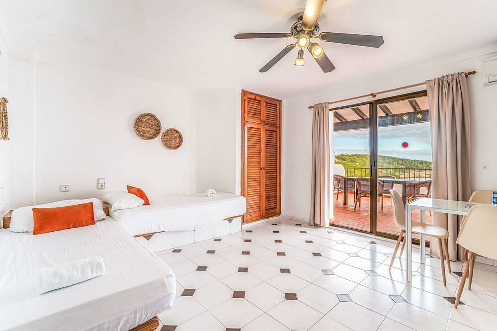 Entire apartment, Es Grop Vista Mar in S'Arenal Petit, Sant Joan de Labritja