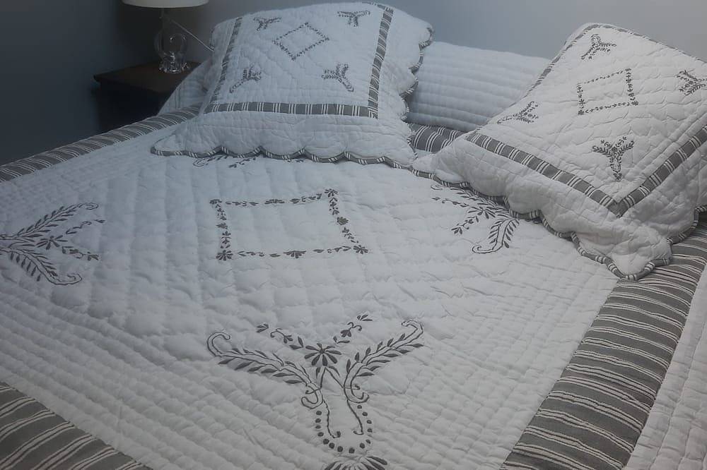 Accommodation In A Renovated Ardechoise Farmhouse In The Heart Of The Ardeche Region in Saint-Laurent-du-Pape, Privas (arrondissement)