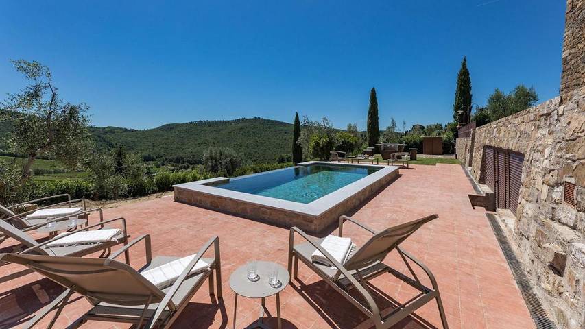 Location de vacances pour 4 personnes, avec vue et terrasse ainsi que piscine et jardin dans Badia a Passignano - 4