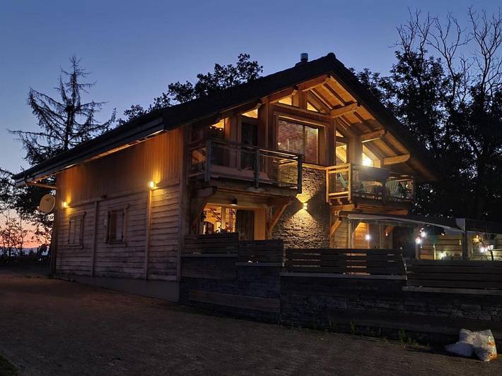 Cottage pour 3 personnes, avec vue et balcon à Lyaud